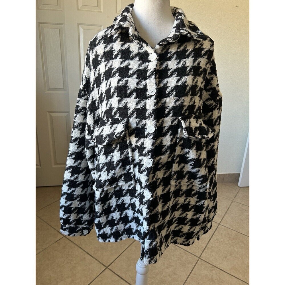 DQ STORE Womens Coat Black White Crown Foot Print Size Small - Picture 1 of 16